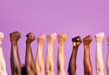 HOPI HENDE MUHE A SIÑA PA SOBREVIVI NA LUGA DI SINTI